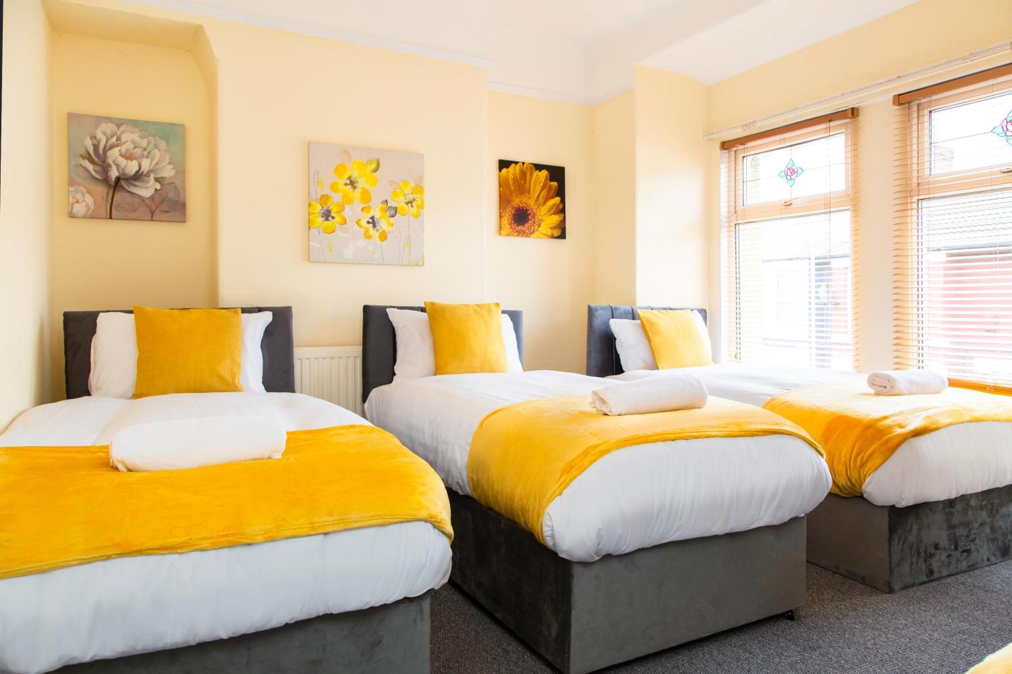 Newly Launched 3 Bedroom House With Free Parking Litherland Екстер'єр фото