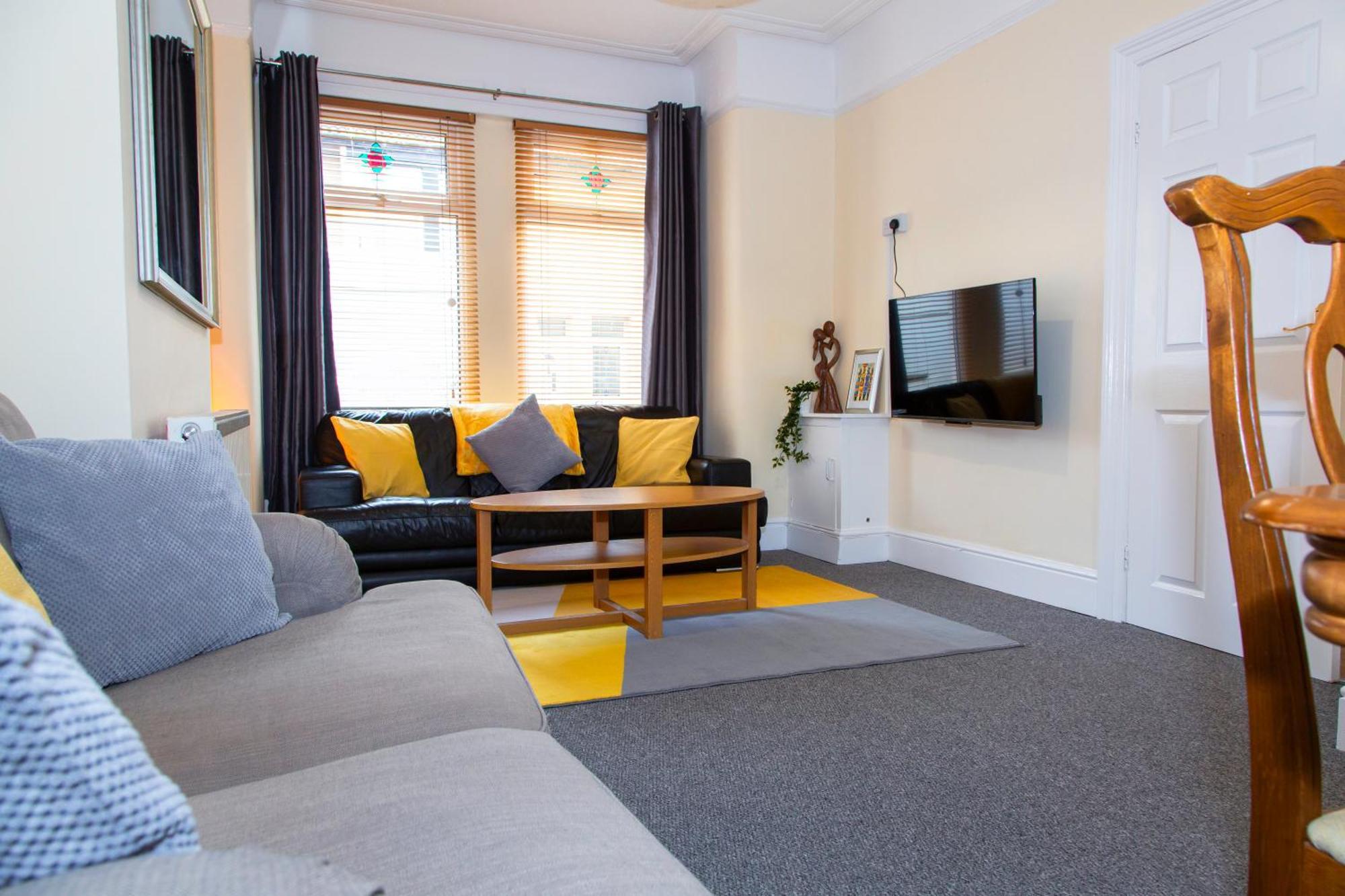 Newly Launched 3 Bedroom House With Free Parking Litherland Екстер'єр фото