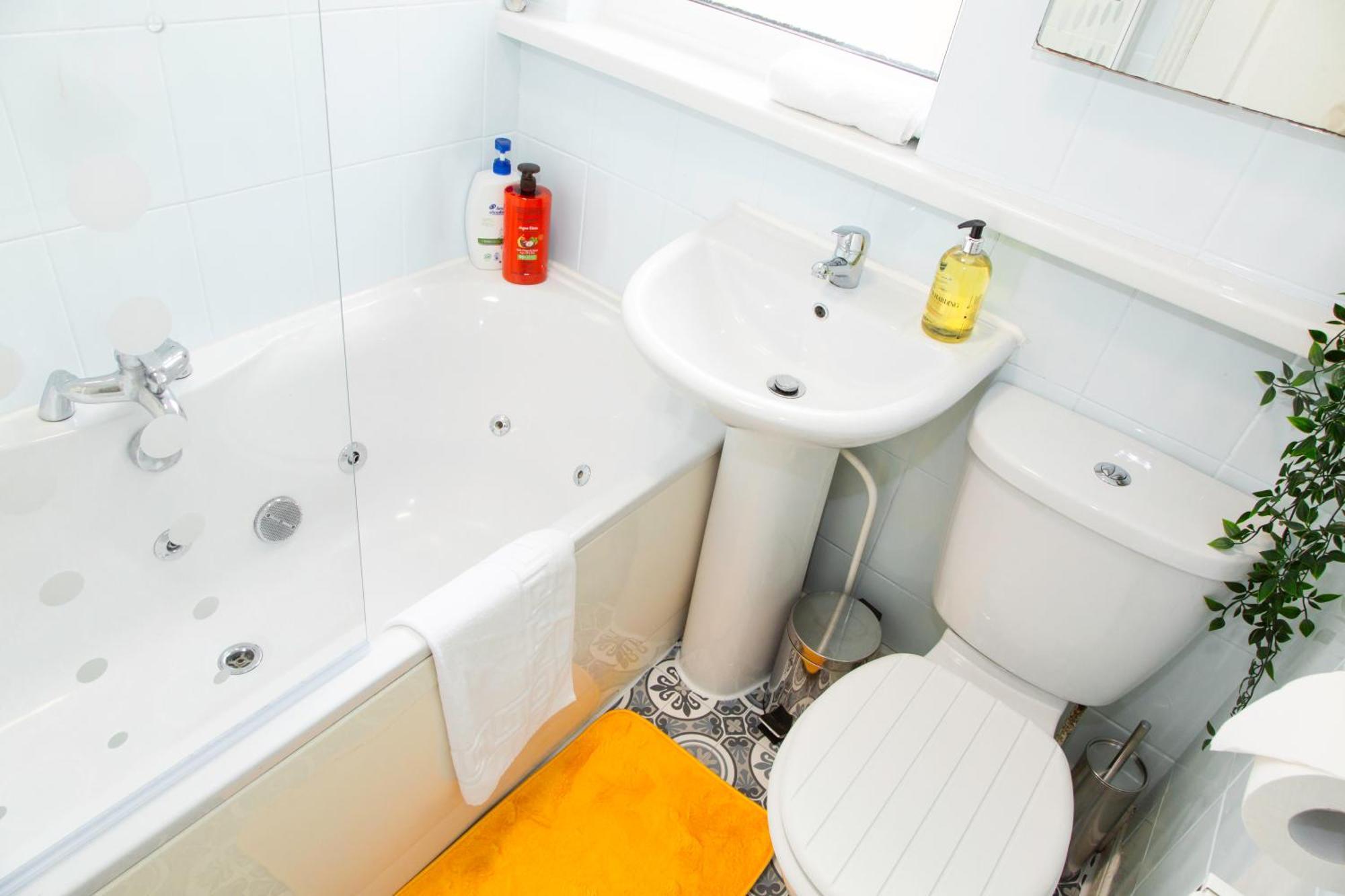 Newly Launched 3 Bedroom House With Free Parking Litherland Екстер'єр фото