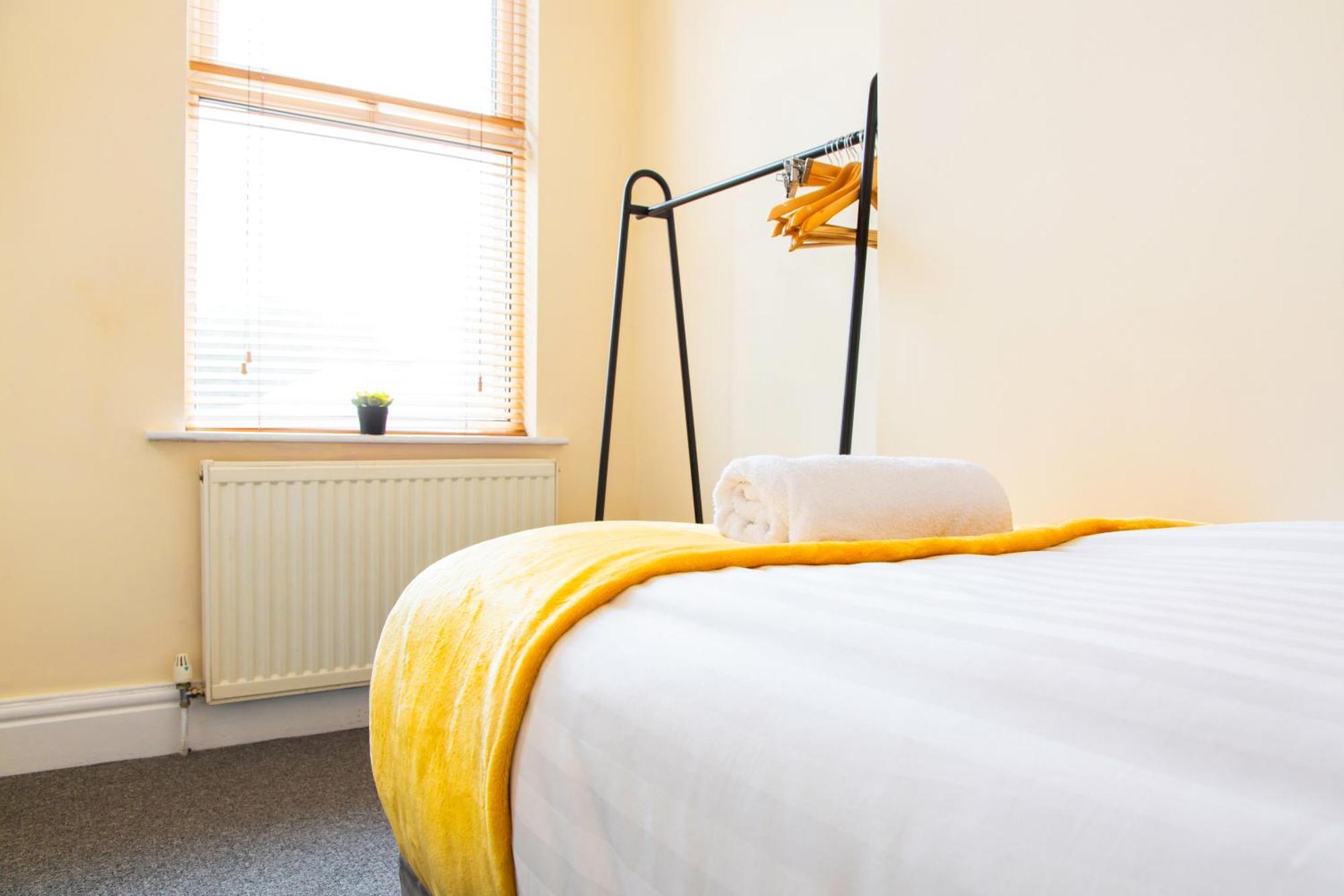 Newly Launched 3 Bedroom House With Free Parking Litherland Екстер'єр фото