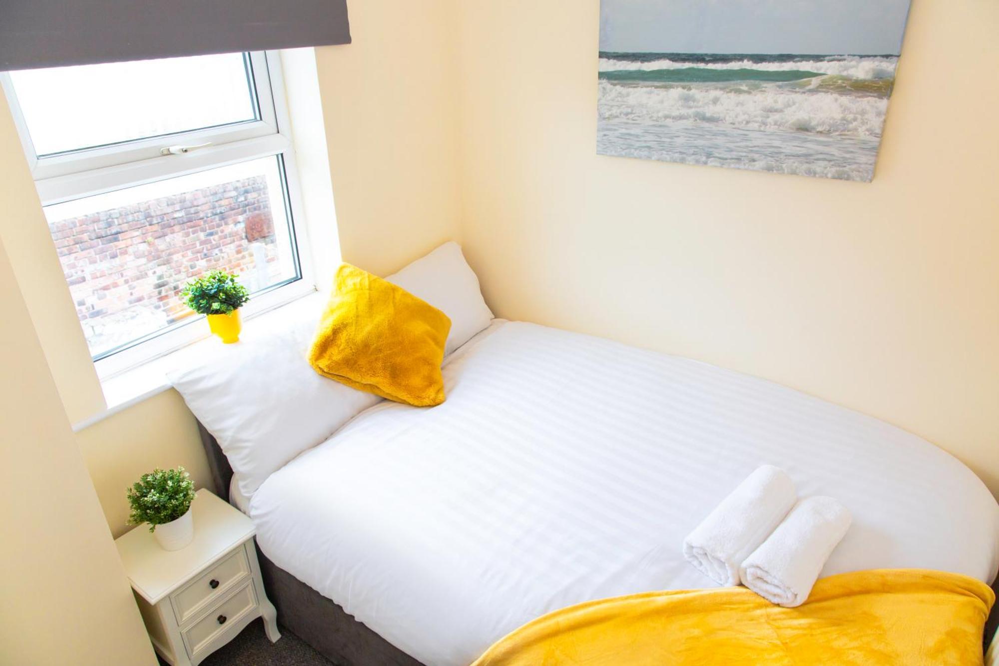 Newly Launched 3 Bedroom House With Free Parking Litherland Екстер'єр фото