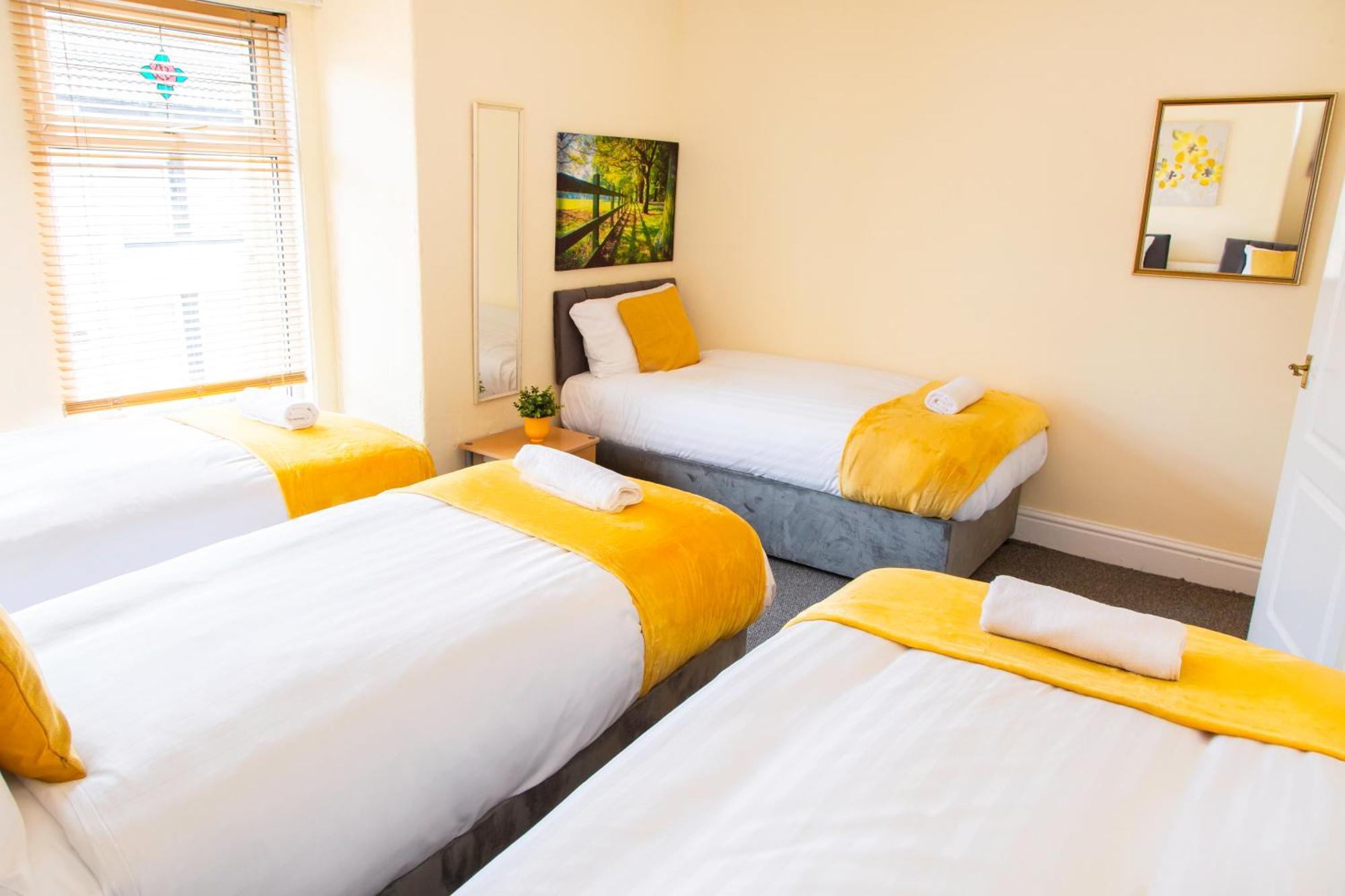 Newly Launched 3 Bedroom House With Free Parking Litherland Екстер'єр фото