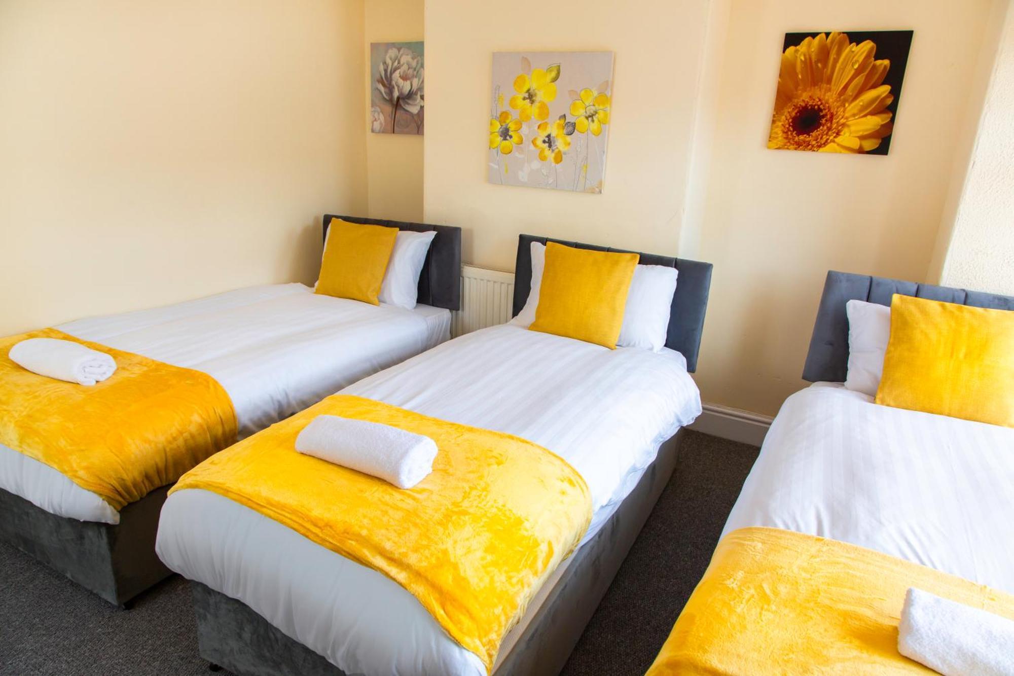 Newly Launched 3 Bedroom House With Free Parking Litherland Екстер'єр фото