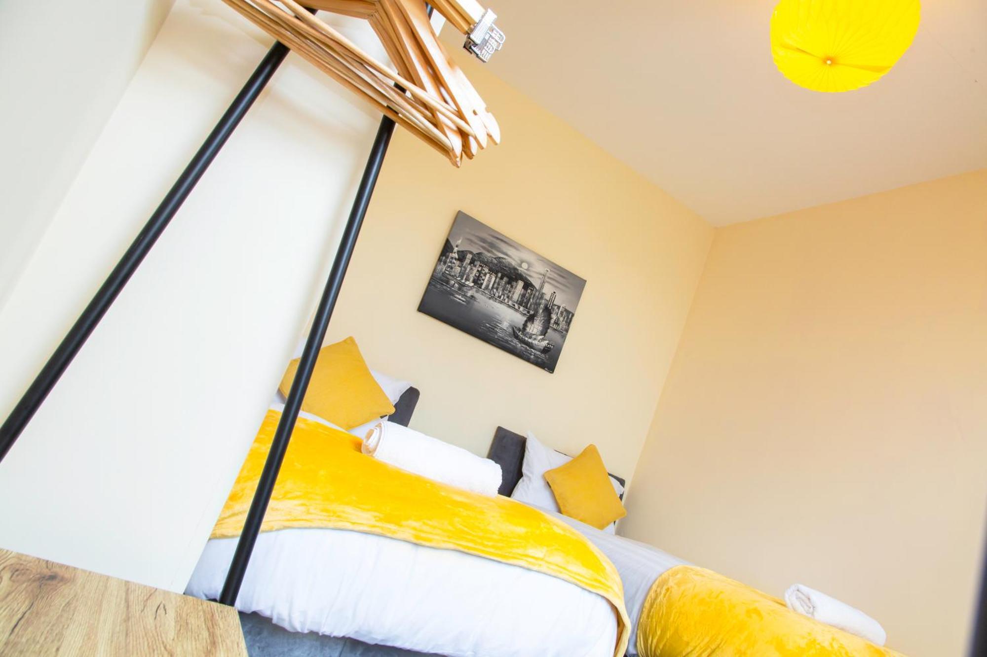Newly Launched 3 Bedroom House With Free Parking Litherland Екстер'єр фото