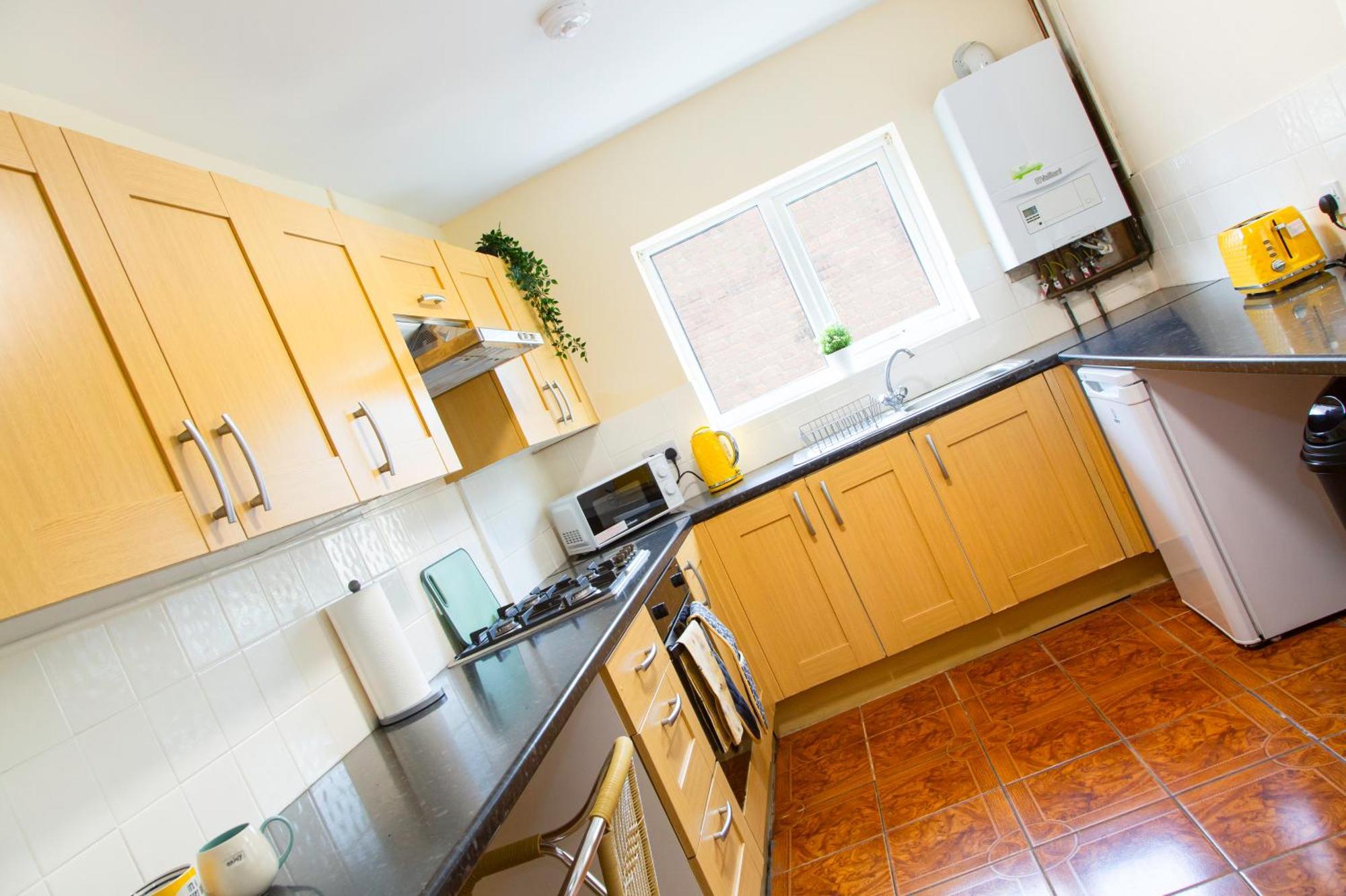 Newly Launched 3 Bedroom House With Free Parking Litherland Екстер'єр фото